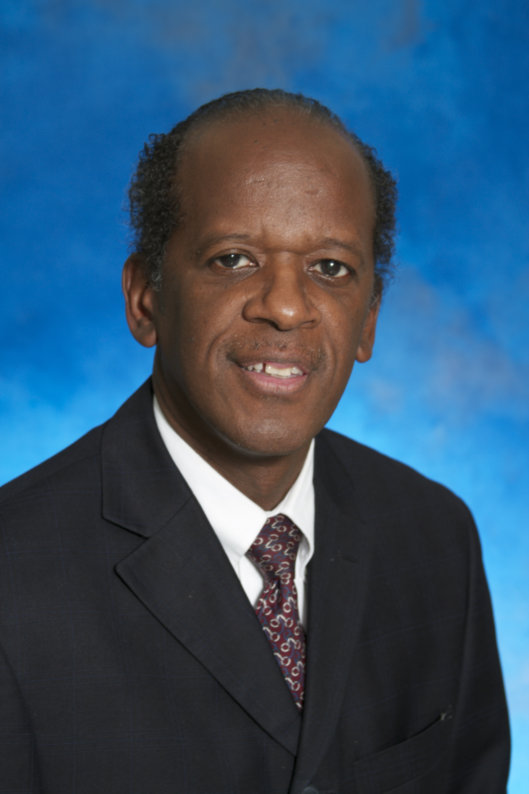 Dr . Heraldo Richards